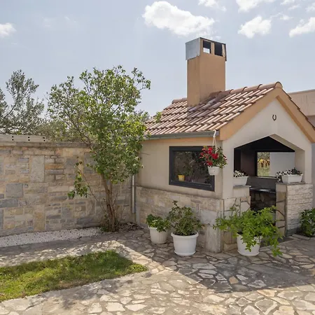 Casa de Férias Tranquil Hideaway With Garden And Barbeque