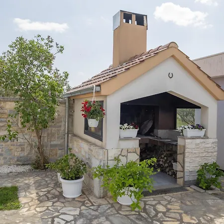 Tranquil Hideaway With Garden And Barbeque Casa de Férias *