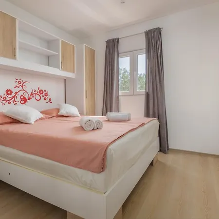 Tranquil Hideaway With Garden And Barbeque * Biograd Na Moru